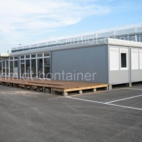 Bürocontaineranlage mit Empfangsbereich und Toilettenräumen
