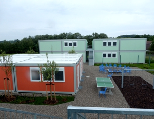Wohncontaineranlage mit Wäscherei, Sozialräumen und Lager
