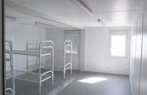 Innenansicht: Schlafraum in einer Wohncontaineranlage